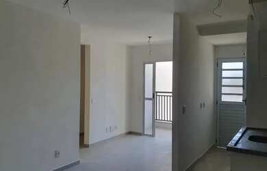 Imagem: O apartamento possui 2 Dormitórios, 1 Banheiro, 1 Vaga na garagem