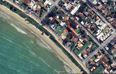 Imagem: A casa possui 3 Dormitórios, 3 Banheiros, 4 Vagas na garagem