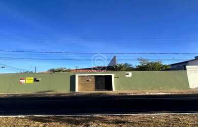 Imagem: A casa possui 3 Dormitórios, 5 Banheiros, 5 Vagas na garagem