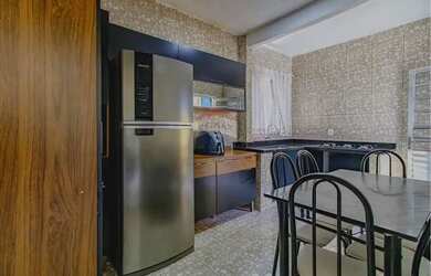 Imagem: A casa possui 2 Dormitórios, 2 Banheiros, 1 Vaga na garagem