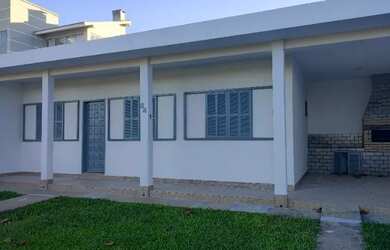 Imagem: A casa possui 2 Dormitórios, 1 Banheiro, 1 Vaga na garagem