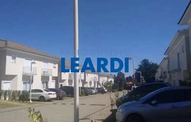 Imagem: A casa em condomínio possui 3 Dormitórios, 3 Banheiros, 2