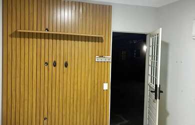 Imagem: A casa em condomínio possui 1 Dormitório, 1 Banheiro, 1 Vaga