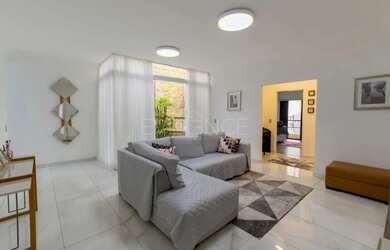 Imagem: O depósito possui 5 Vagas na garagem, 668m² de Área e está