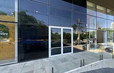 Imagem: O depósito possui 1 Vaga na garagem, 61m² de Área e está