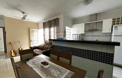 Imagem: A casa possui 2 Dormitórios, 2 Banheiros, 1 Vaga na garagem