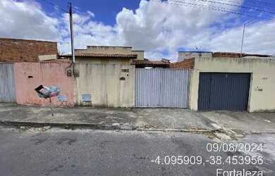 Imagem: A casa possui 2 Dormitórios, 1 Banheiro, 1 Vaga na garagem