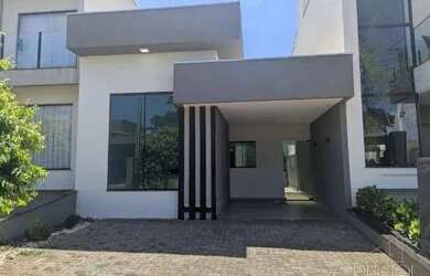 Imagem: A casa em condomínio possui 3 Dormitórios, 2 Banheiros, 2