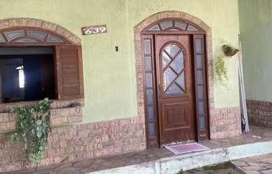 Imagem: A casa possui 2 Dormitórios, 1 Banheiro, 1 Vaga na garagem