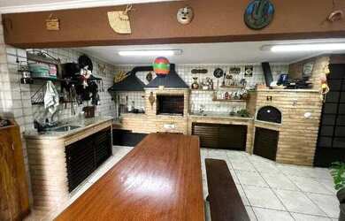 Imagem: A casa possui 3 Dormitórios, 3 Banheiros, 3 Vagas na garagem