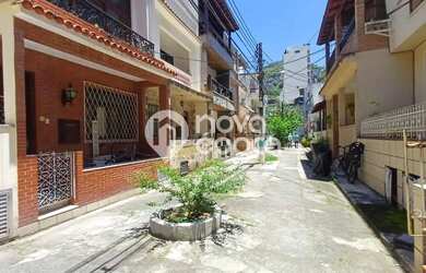 Imagem: A casa possui 5 Dormitórios, 3 Banheiros, 214m² de Área e