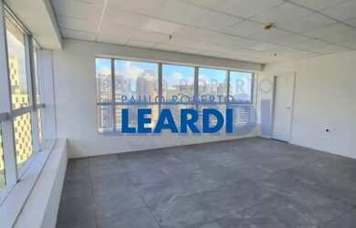 Imagem: O depósito possui 1 Vaga na garagem, 54m² de Área e está