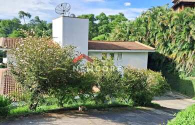 Imagem: A casa em condomínio possui 4 Dormitórios, 5 Banheiros, 5