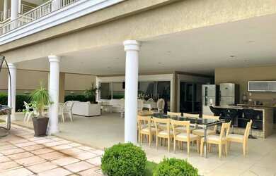 Imagem: A casa em condomínio possui 5 Dormitórios, 5 Banheiros, 5