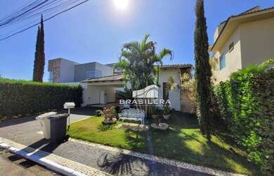 Imagem: A casa em condomínio possui 4 Dormitórios, 3 Banheiros, 3