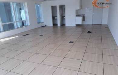 Imagem: O depósito possui 3 Vagas na garagem, 86m² de Área e está