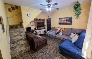 Imagem: A casa possui 3 Dormitórios, 2 Banheiros, 3 Vagas na garagem