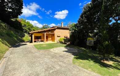 Imagem: A casa em condomínio à venda possui 4 Dormitórios, 3 Banheiros