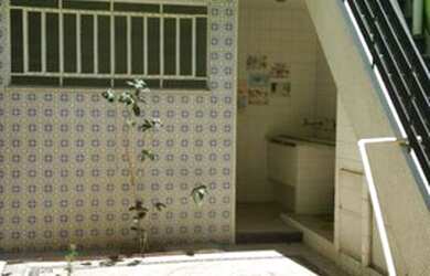 Imagem: O depósito possui 2 Vagas na garagem, 230m² de Área e está