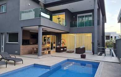 Imagem: A casa em condomínio possui 4 Dormitórios, 5 Banheiros, 4