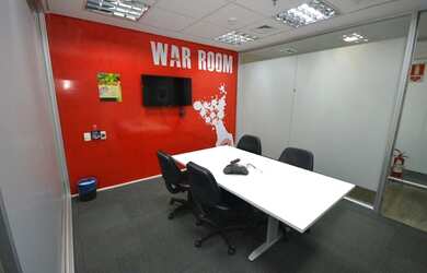 Imagem: O depósito possui 5 Vagas na garagem e 1137m² de Área e está