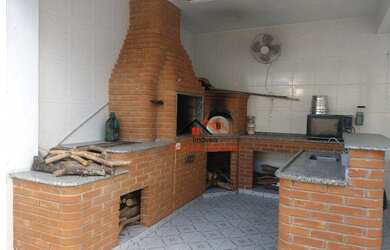 Imagem: A casa possui 5 Dormitórios, 5 Banheiros, 3 Vagas na garagem