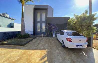 Imagem: A casa em condomínio possui 3 Dormitórios, 2 Banheiros, 4