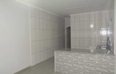 Imagem: A casa possui 2 Dormitórios, 2 Banheiros, 2 Vagas na garagem