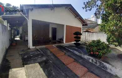 Imagem: O depósito para alugar possui 5 Vagas na garagem e 180m² de