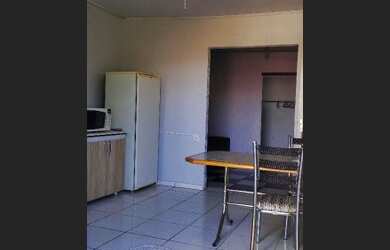 Imagem: A casa possui 3 Dormitórios, 2 Banheiros, 1 Vaga na garagem