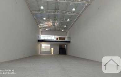 Imagem: O depósito possui 4 Vagas na garagem, 500m² de Área e Imóvel