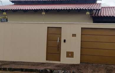 Imagem: A casa possui 2 Dormitórios, 1 Banheiro, 2 Vagas na garagem