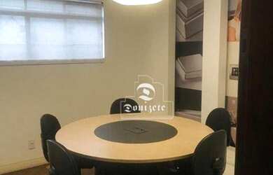 Imagem: O depósito possui 1 Vaga na garagem, 220m² de Área e está