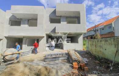 Imagem: A casa possui 3 Dormitórios, 1 Banheiro, 1 Vaga na garagem