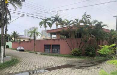 Imagem: O terreno possui 375m² de Área e está localizado em Enseada