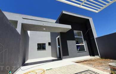 Imagem: A casa possui 2 Dormitórios, 1 Banheiro, 1 Vaga na garagem