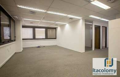 Imagem: O depósito possui 1 Vaga na garagem, 138m² de Área e está