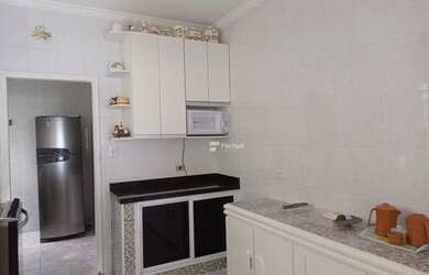 Imagem: A casa possui 3 Dormitórios, 2 Banheiros, 3 Vagas na garagem