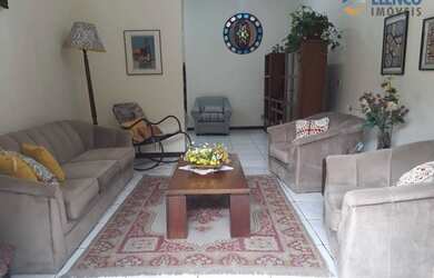 Imagem: A casa possui 4 Dormitórios, 4 Banheiros, 260m² de Área e