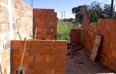 Imagem: A casa à venda possui 1 Dormitório, 1 Banheiro e 5 Vagas na