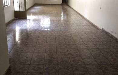 Imagem: O depósito possui 4 Vagas na garagem, 900m² de Área e está