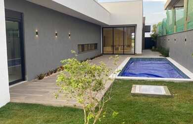 Imagem: A casa em condomínio possui 4 Dormitórios, 5 Banheiros, 4