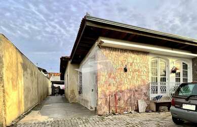 Imagem: A casa possui 4 Dormitórios, 1 Banheiro, 105m² de Área e