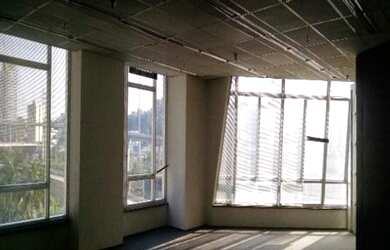 Imagem: O depósito possui 5 Vagas na garagem, 540m² de Área e está