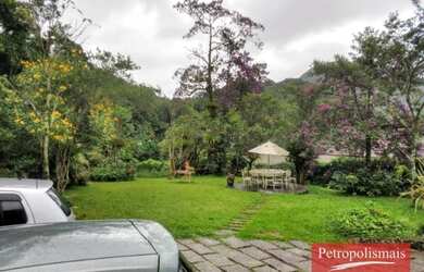 Imagem: A casa possui 5 Dormitórios, 3 Banheiros, 5 Vagas na garagem