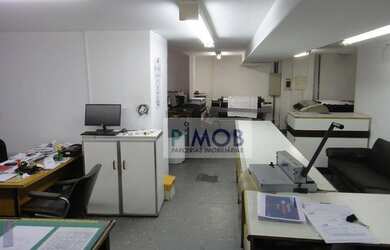 Imagem: O depósito possui 1 Vaga na garagem, 168m² de Área e está