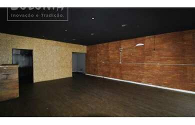 Imagem: O depósito possui 5 Vagas na garagem, 226m² de Área e está