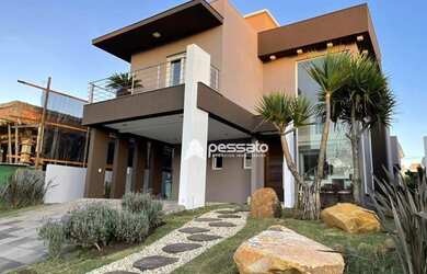 Imagem: A casa em condomínio possui 3 Dormitórios, 3 Banheiros, 2