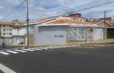 Imagem: A casa possui 3 Dormitórios, 4 Banheiros, 3 Vagas na garagem