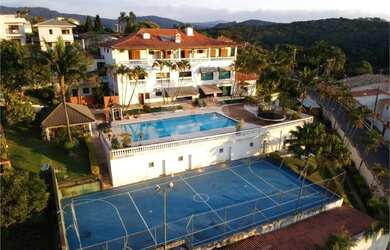 Imagem: A casa possui 5 Dormitórios, 5 Banheiros, 3 Vagas na garagem